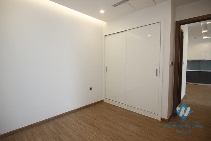 Two bedrooms apartment waiting furnished for rent in Vinhome Metropolis, Ha Noi